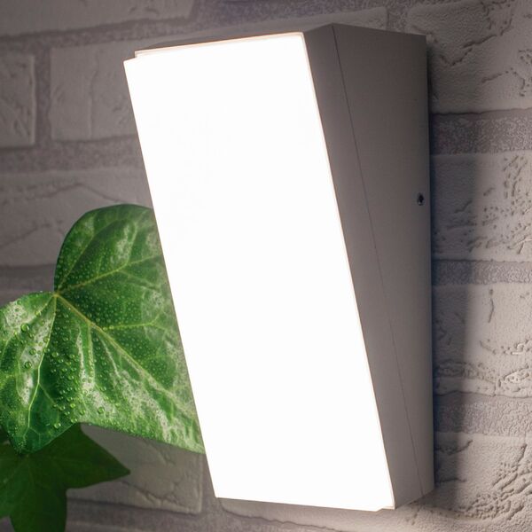 WALL LIGHT OUTDOOR  VERT.WHITE LED IP65 - 9W - 3000K WHITE