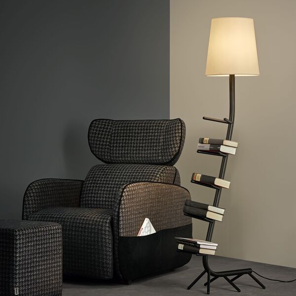 BLACK FLOOR LAMP